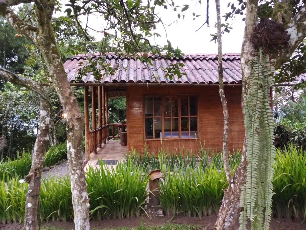Estancia La Colina Santo Domingo de los Colorados Exterior photo